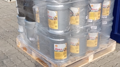 Engine oil delivery