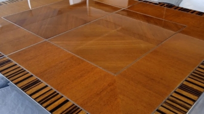 Varnishing table repair